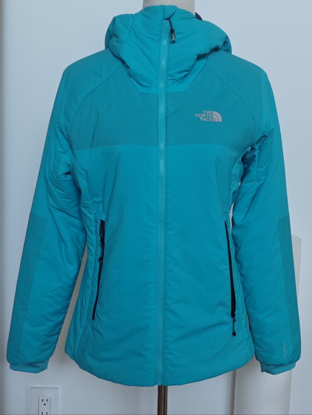 North Face Women's Summit L3 Ventrix hooded blue medium